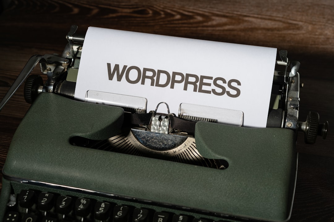Vintage typewriter with a sheet of paper reading WordPress, representing content creation and internal linking strategy